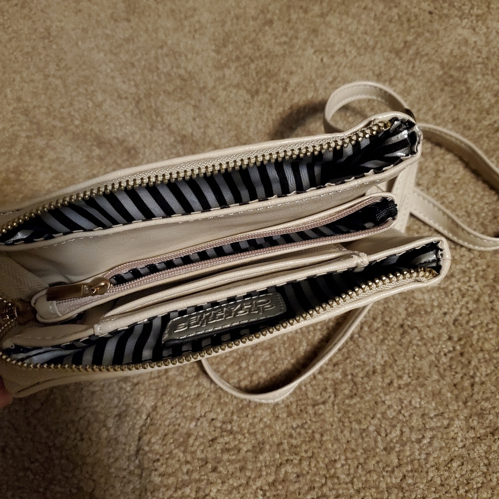 Purse - Picture 2 of 4